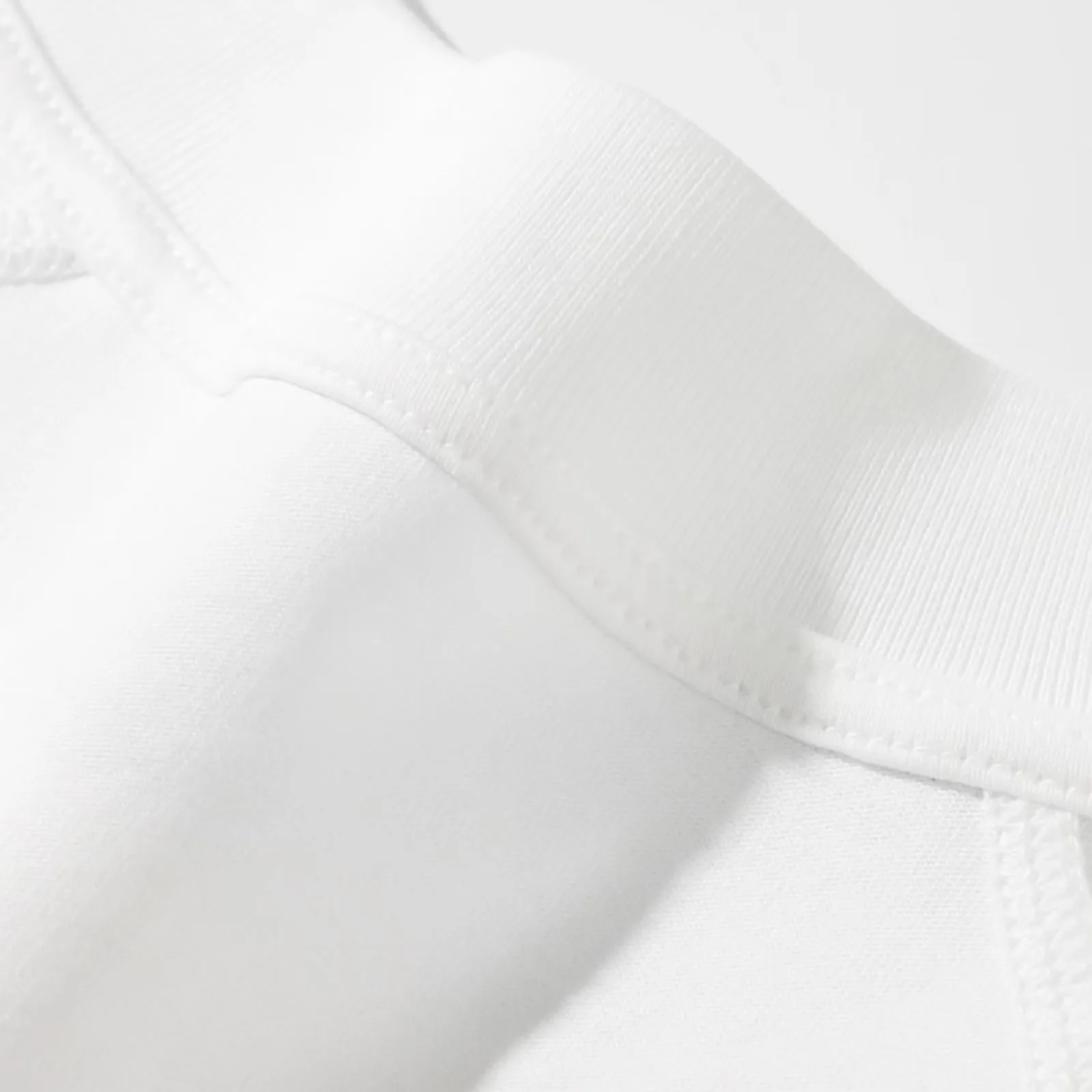 T-shirt noir avec texte rose ' - On Sneaker Care avis et prix